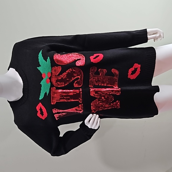Christmas KISS ME Sweater - Picture 1 of 8